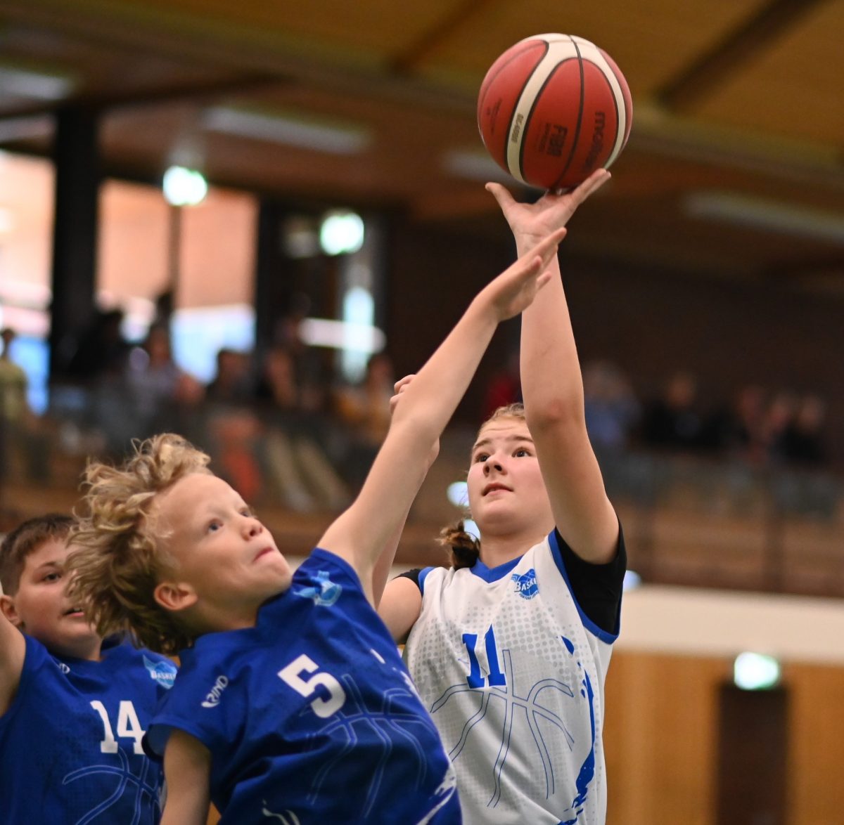 U16-Mädels gewinnen und verlieren zum Auftkat jeweils einmal knapp und gehen in Hagen unter